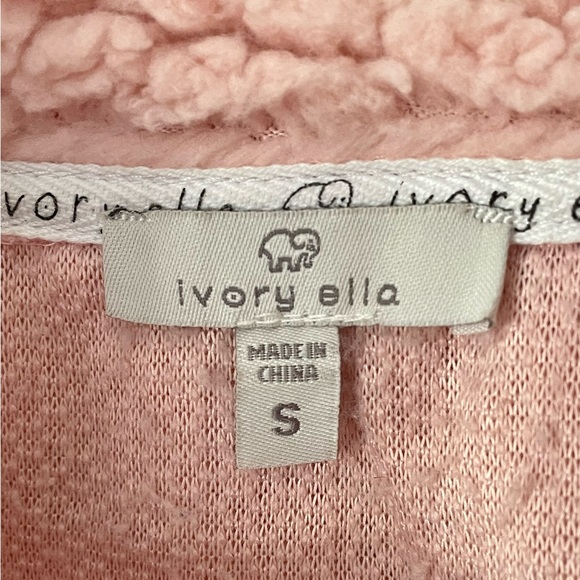 Ivory Ella - Women’s Pullover Small - Picture 4 of 5